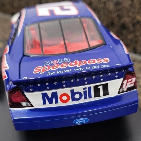 Revell Collection 1:24 Scale Jeremy Mayfield - Picture 3 of 9